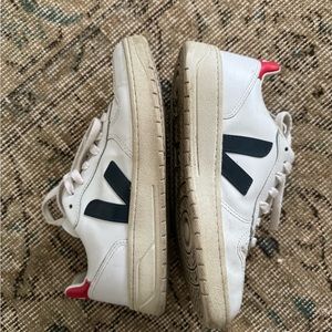 Veja Size 8
